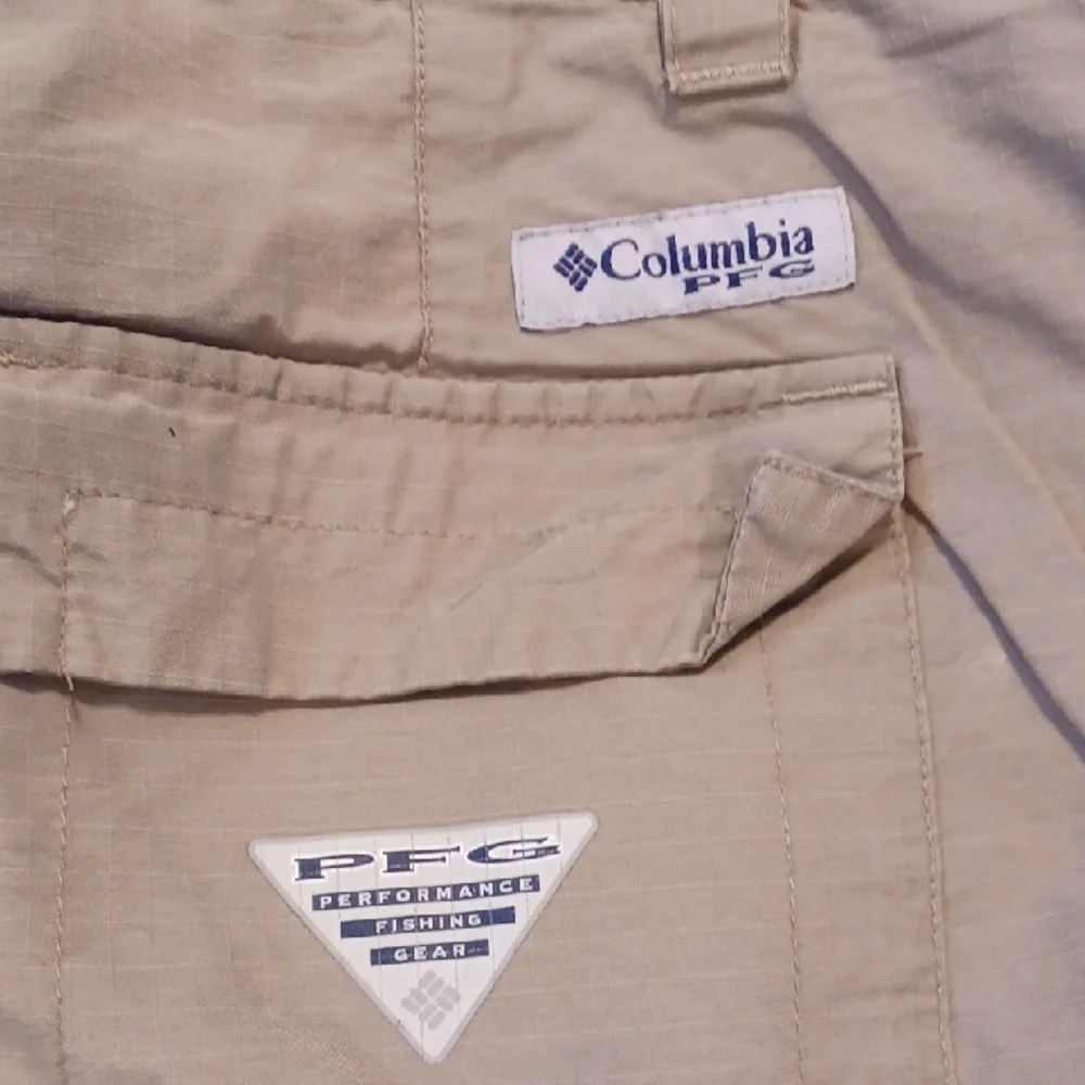 Columbia Tan Cargo Shorts PFG Fishing Shorts  Omni- Shade